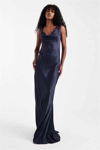 Макси-платье с капюшоном для подружки невесты артикул 149657526