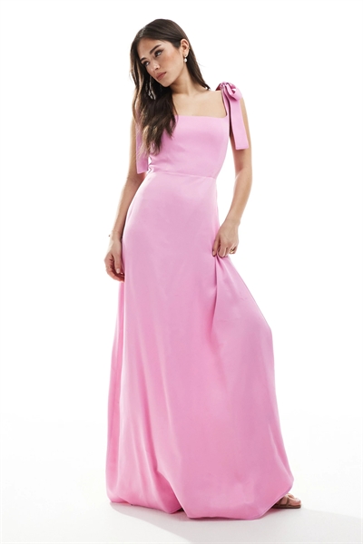 Макси-платье с открытыми плечами для подружки невесты артикул 142972732