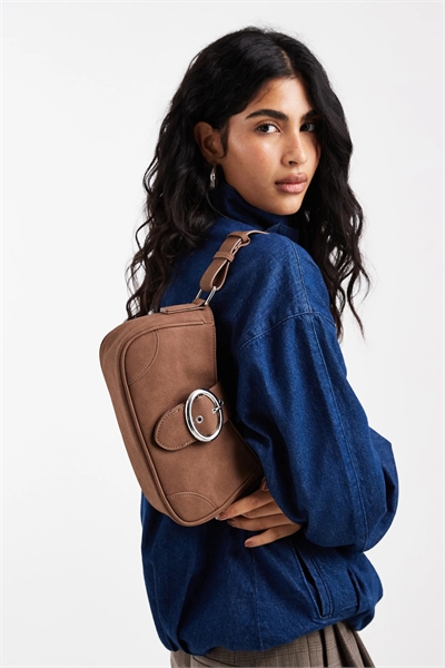 Мини-сумка через плечо из искусственной замши с металлической пряжкой артикул 151096039