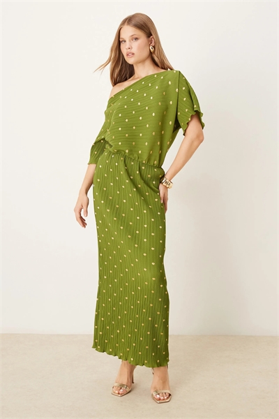 Макси-платье Tilly с плиссированными вставками и открытыми плечами артикул 150263242