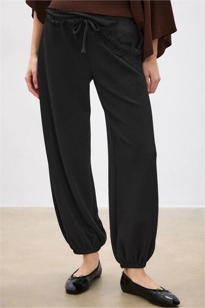 Брюки-джоггеры из мягкой ткани с эффектом «баллон» артикул 155639579