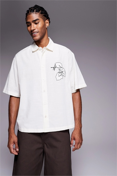 Рубашка свободного кроя с вышивкой на груди артикул 148923795