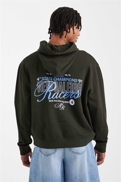 Худи прямого кроя с заниженными плечами и принтом в стиле гонок артикул 150040657