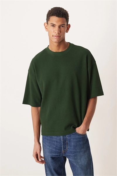 Объемная футболка прямого кроя артикул 153118378