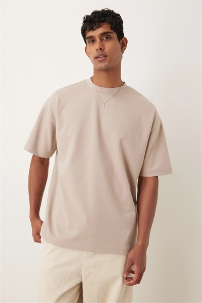 Объемная футболка свободного кроя артикул 149518277