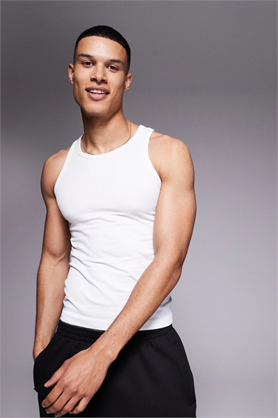 Жилет Icon с бесшовной ребристой отделкой и облегающим кроем артикул 136424344