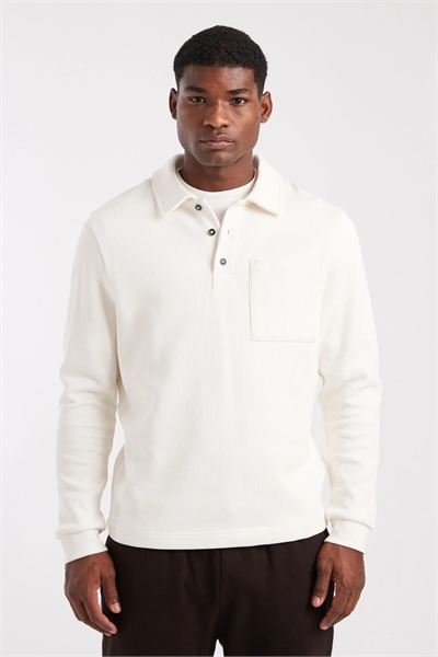 Поло с крупной пуговицей и карманом артикул 150172980