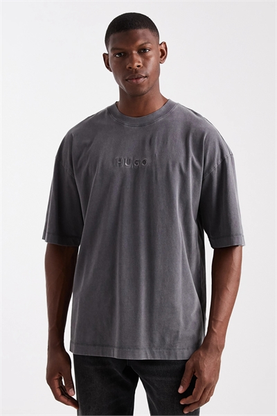 Футболка с крупным логотипом Delw и эффектом «кислотной стирки» артикул 148447988