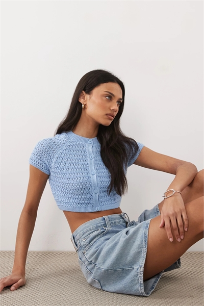 Укороченный кардиган, связанный крючком артикул 156379129