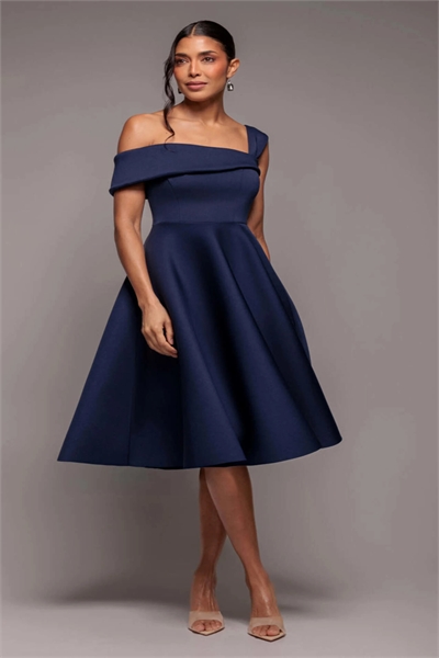 Платье средней длины с одним плечом артикул 155932880