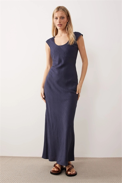 Макси-платье с косым вырезом артикул 153151512