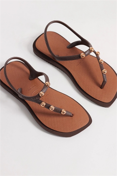 Босоножки с квадратным носком и заклепками артикул 155827458