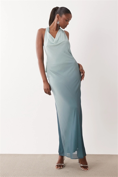 Макси-платье из шифона с открытыми плечами для подружки невесты артикул 154078333