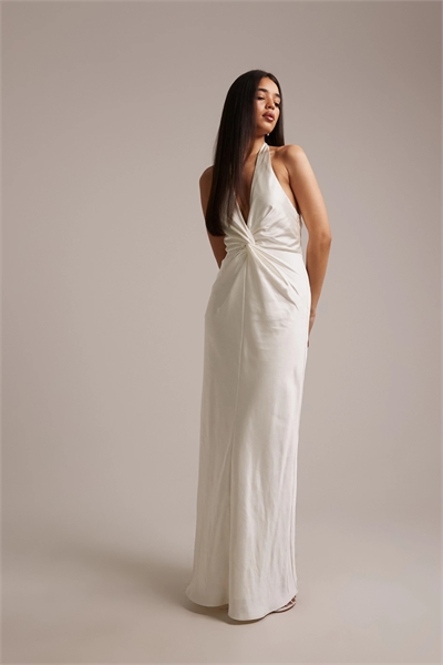 Макси-платье для подружки невесты из атласа с глубоким вырезом и завязками артикул 154049782