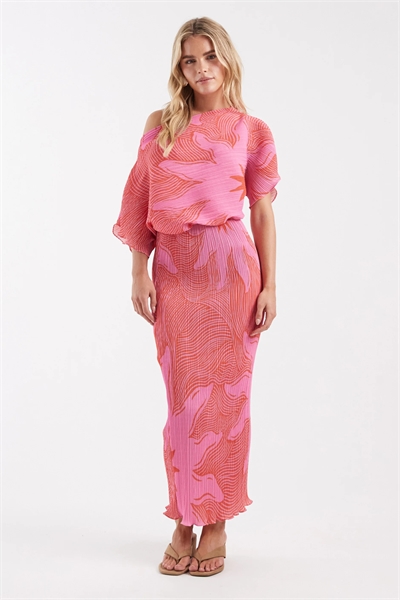 Платье-миди с плиссировкой и открытыми плечами от Petite Tilly артикул 154964850