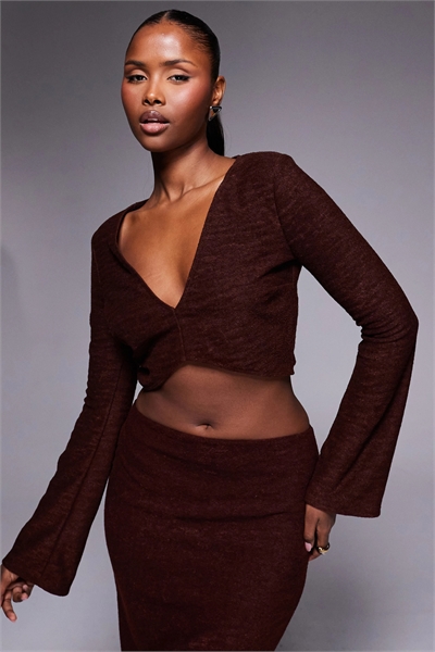 Укороченный топ с V-образным вырезом и ребристой отделкой спереди, с расклешенными рукавами co-ord артикул 151265507