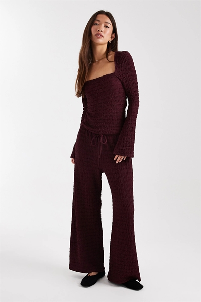 Брюки с широкими штанинами и завязкой на талии с различными фактурами артикул 150480458