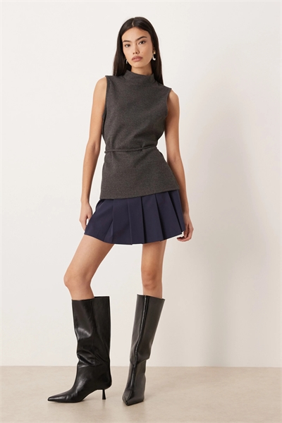 Мини-юбка с заниженной талией и складками артикул 153921905