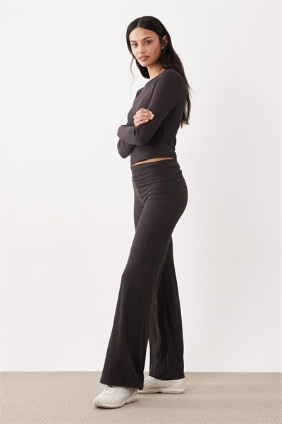 Брюки с расклешенными штанинами и эластичным поясом на резинке артикул 141794293