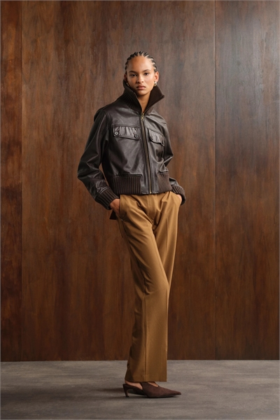 Брюки свободного кроя средней посадки с ремнем и разрезом по низу артикул 147561606