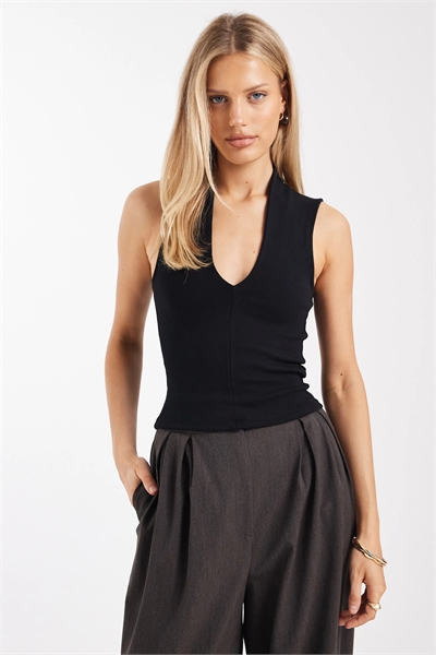 Компактный топ с глубоким вырезом из хлопка артикул 152384526