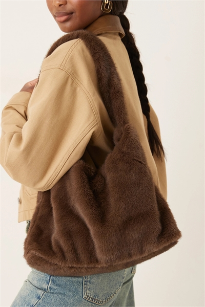 Сумка через плечо из искусственного меха артикул 148891641