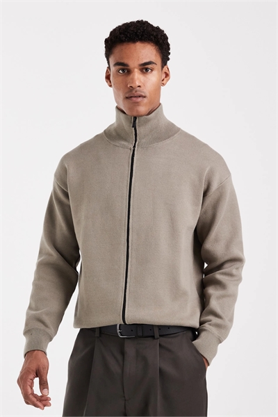 Незаменимая толстовка на молнии артикул 152149661