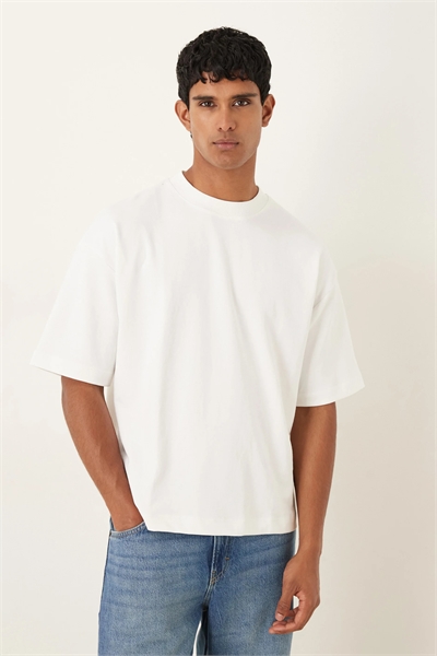 Объёмная футболка свободного кроя из плотной ткани артикул 148708983