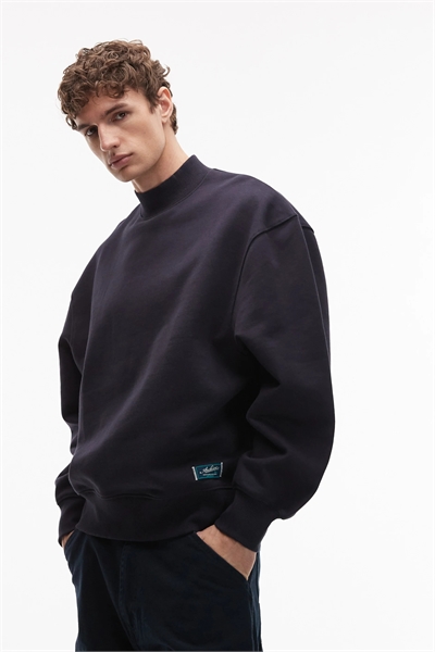 Свитшот свободного кроя с высоким воротником плотностью 400 г/м² и тканым значком артикул 151969372