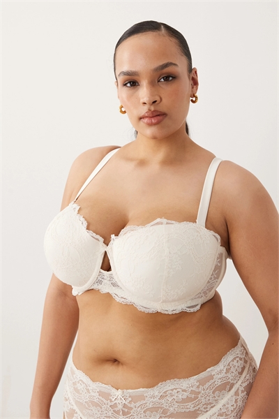 ASOS DESIGN Curve Bridal — бюстгальтер с косточками и кружевом в стиле «балкон» модели Lola артикул 150267879
