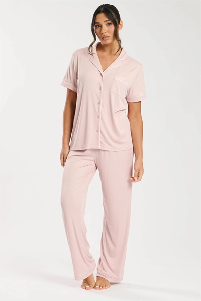 Набор из традиционных длинных брюк и футболки с короткими рукавами из сверхмягкого джерси с ребристой отделкой артикул 155446957