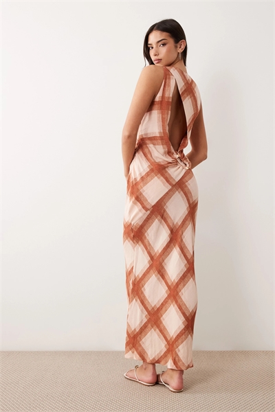 Макси-платье с драпировкой и открытой спиной, имитирующее лен артикул 149103588