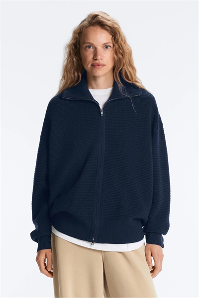 Вязаная куртка с высоким воротником артикул 156618064