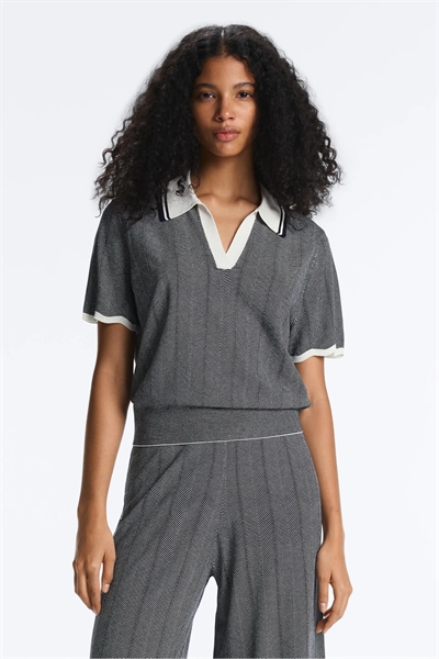 Трикотажная рубашка-поло с коротким рукавом и узором «елочка» артикул 156598468