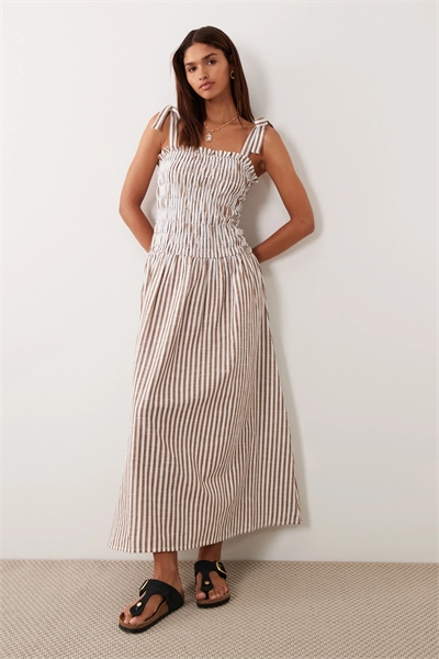 Пляжное платье-макси с завязками на талии и сборками от Esmee артикул 153329397