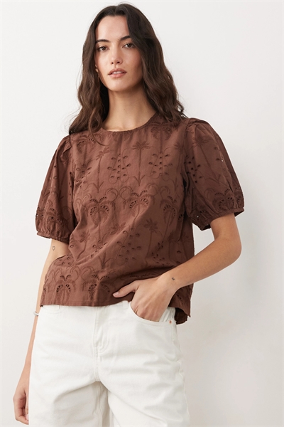 Футболка с ажурным вырезом на груди и рукавами-буф артикул 155388037