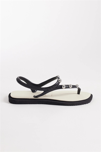 Босоножки с квадратным носком и заклепками артикул 155827457