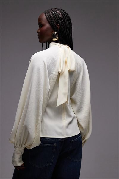 Блузка с высоким воротником и рукавами «летучая мышь» артикул 152427874