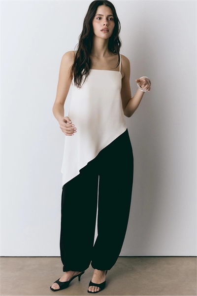 Топ с атласным асимметричным подолом артикул 156513919