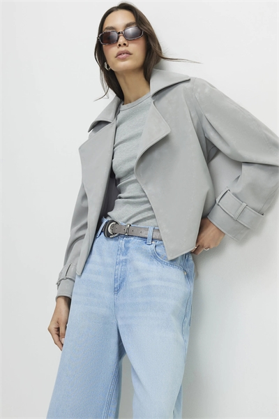 Укороченный тренч из искусственной кожи с поясом артикул 156044979