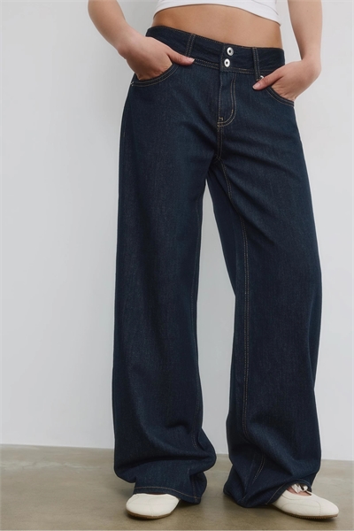 Джинсы с низкой талией и двумя пуговицами артикул 156513906