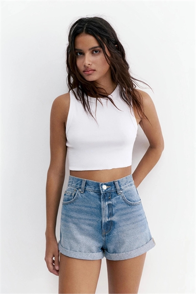 Джинсовые шорты свободного кроя с отворотами артикул 156396833