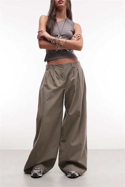 Брюки с очень широкими штанинами и складками артикул 155696889