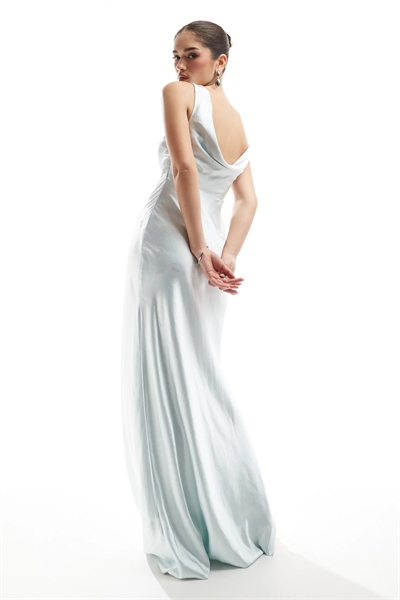 Атласное макси-платье с капюшоном на спине для подружки невесты артикул 141108037