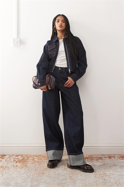 X002 — джинсы свободного кроя с затягивающимся поясом сзади и отворотом на подоле артикул 148409995