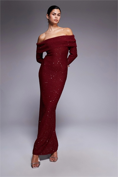 Эксклюзивное макси-платье из трикотажа с открытыми плечами, длинными рукавами и пайетками артикул 150081259