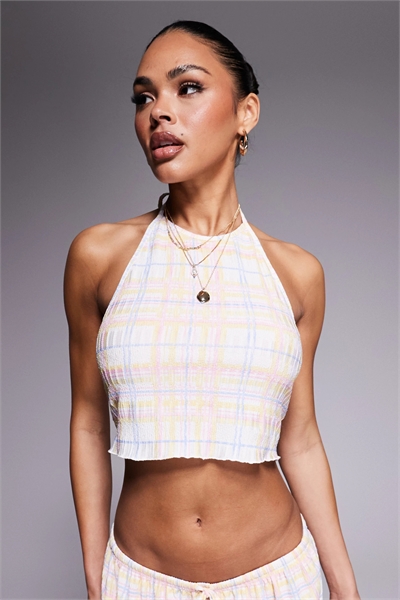 Эксклюзивный укороченный топ с открытой спиной, завязками за шеей и фактурной текстурой co-ord артикул 140556358