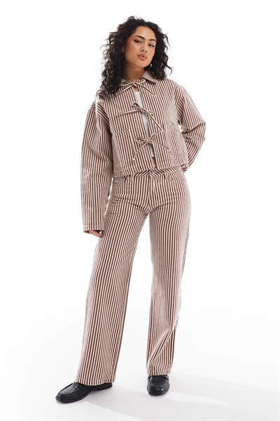 Джинсы свободного кроя с низкой посадкой артикул 141037403