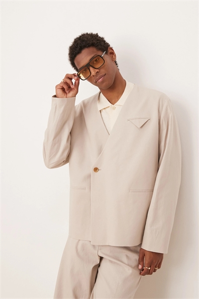 Костюмный пиджак прямого кроя без воротника из льна артикул 142170398