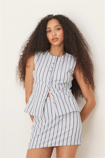 Жилет на пуговицах артикул 142294343